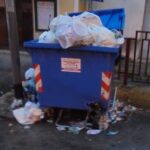 Agrigento, allarme incendi cassonetti: distrutti due contenitori dei rifiuti in via Dante e Manzoni