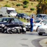Incidente, scontro tra scooter e auto alla rotonda Giunone