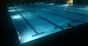 piscina buio