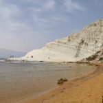 Scala dei Turchi: volontari, scuole e  associazioni puliscono la spiaggia