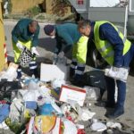 Villaseta, sacchetti dell’immondizia abbandonati per strada: sette cittadini multati