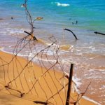 Mareamico “ferri, legni e tubi dalla spiaggia”: pericolo a San Leone – VIDEO