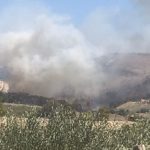 Bosco in fiamme ad Agrigento: vasto incendio a due passi dalla Valle dei Templi