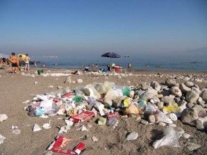 rifiuti-spiaggia-300x225