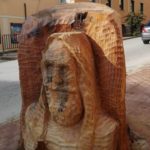 Agrigento, tronco d’albero morto trasformato in opera d’arte: l’opera di Andrea Gandini