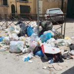 Differenziata a Canicattì: lotta “impari” tra gli incivili del porta a porta e gli operatori ecologici