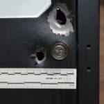 Raffica di colpi contro un portone: paura a Canicattì, si indaga su un possibile avvertimento