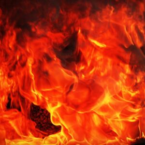Sciacca, fiamme nella notte lambiscono abitazioni: in fuga dei residenti