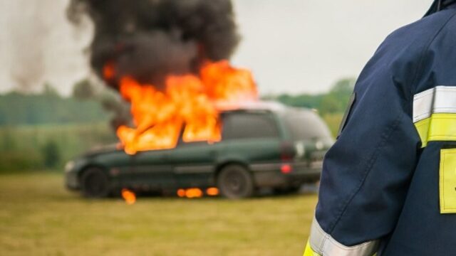 auto fiamme pexels