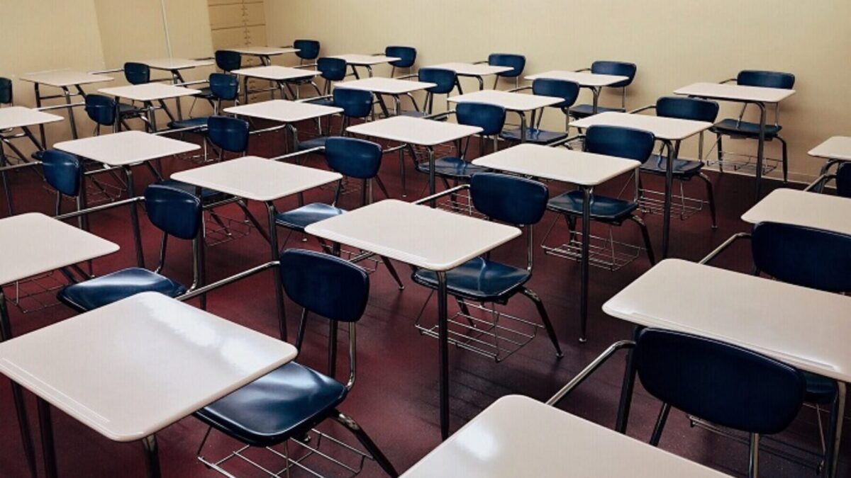 banchi scuola pexels