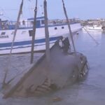 Lampedusa, rottami delle imbarcazioni per migranti: continua la bonifica al molo Favarolo