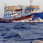 Lampedusa, soccorso un peschereccio in avaria che rischiava di affondare e tratto in salvo l’equipaggio