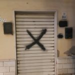 Una “croce” sulla porta dell’ambulatorio di Castrofilippo: risolto il mistero, scatta una denuncia