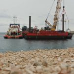 Lampedusa, rimosse le grandi barche utilizzate dai migranti e abbandonate sull’isola