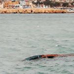 Lampedusa, barcone utilizzato dai migranti affondato nell’area portuale