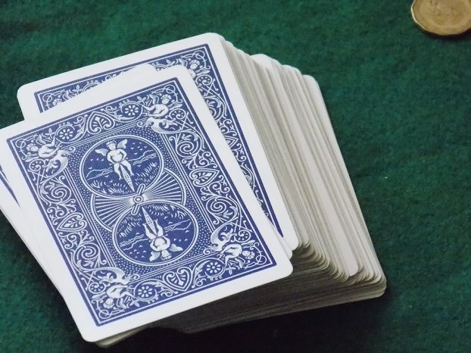 Ti vitti, Cucù, Sette e mezzo e gli altri: i giochi di carte nella  tradizione siciliana