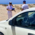 Porto Empedocle, auto parcheggiano in spiaggia: fioccano le multe