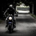 Stile e sicurezza: guida all’abbigliamento per andare in moto