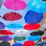 Agrigento, la via Atenea si colora: addobbata con un tetto di ombrelli