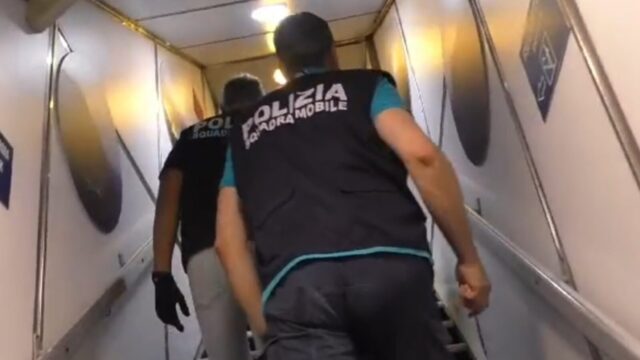 Favoreggiamento all’ingresso illegale nel territorio nazionale: la Polizia di Stato esegue due provvedimenti di fermo di indiziato di delitto