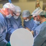 L’urologo siciliano Angelo Territo ha inaugurato il programma di trapianto renale robotico in Romania: un traguardo storico per la trapiantologia dell’intera Europa dell’Est