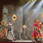 Sombreri e ritmi di successo: al Messico il “Tempio d’Oro” del Mandorlo in fiore 2026