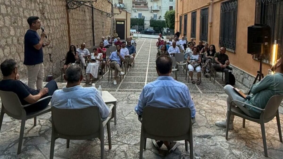 Secondo appuntamento del “Borgo di carta”, a Sant’Angelo Muxaro arriva Salvatore Falzone