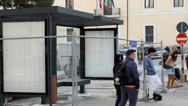 Pensilina di piazza Vittorio Emanuele, Sodano chiarisce: «Smontaggio temporaneo per regolarizzare l’opera»
