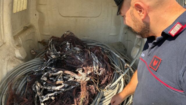 Cavi della fibra ottica e rame bruciato nel monovolume: due giovani denunciati a Licata